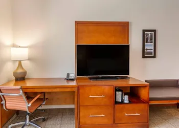 Comfort Inn & Suites hotel thumbnail 8