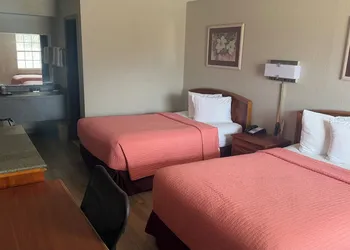 Colonial Inn hotel thumbnail 4