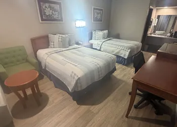 Colonial Inn hotel thumbnail 7