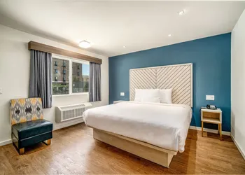 Trend Hotel at LAX Airport hotel thumbnail 5