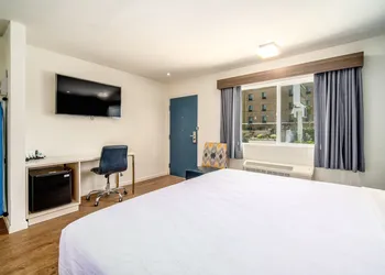 Trend Hotel at LAX Airport hotel thumbnail 6