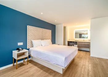 Trend Hotel at LAX Airport hotel thumbnail 7