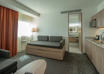 Holiday Inn Hotel & Suites Merida La Isla by IHG hotel thumbnail 2