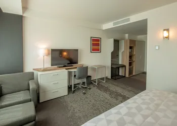 Holiday Inn Hotel & Suites Merida La Isla by IHG hotel thumbnail 5