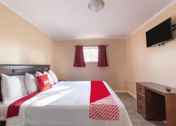 OYO Hotel Cave City KY hotel thumbnail 5