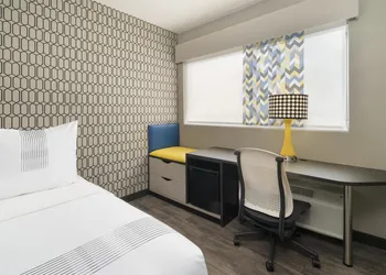 GLō Best Western Tulsa East Route 66 hotel thumbnail 6
