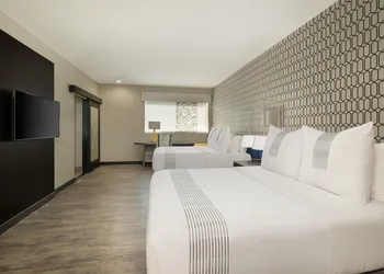 GLō Best Western Tulsa East Route 66 hotel thumbnail 7