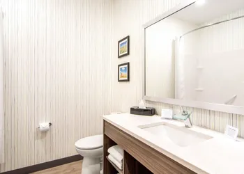 Comfort Inn & Suites hotel thumbnail 6