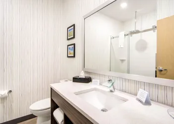 Comfort Inn & Suites hotel thumbnail 7