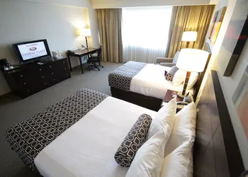 Crowne Plaza Leon by IHG hotel thumbnail 3