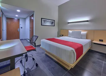 City Express by Marriott La Paz hotel thumbnail 8