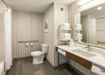 Hampton Inn & Suites by Hilton Quebec City Beauport hotel thumbnail 5