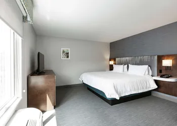 Hampton Inn & Suites by Hilton Quebec City Beauport hotel thumbnail 8