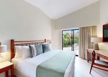 Park Royal Beach Acapulco - All Inclusive hotel thumbnail 8