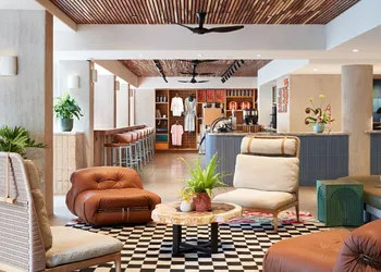 Wayfinder Waikiki hotel thumbnail 2