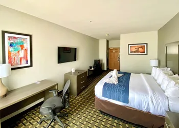 Comfort Inn Owasso - Tulsa hotel thumbnail 7