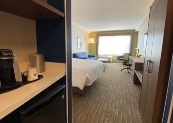 Holiday Inn Express & Suites Aurora by IHG hotel thumbnail 5