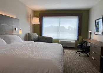 Holiday Inn Express & Suites Aurora by IHG hotel thumbnail 7
