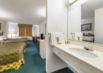 Rodeway Inn Decatur hotel thumbnail 8