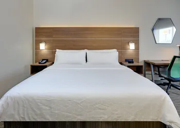 Holiday Inn Express & Suites Austin Round Rock by IHG hotel thumbnail 4