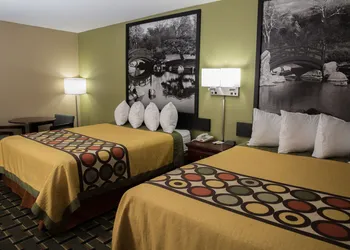Econo Lodge Canton North hotel thumbnail 2