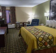 Econo Lodge Canton North hotel detail image 5