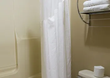 Econo Lodge Canton North hotel thumbnail 6