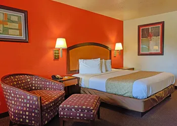 Travelodge by Wyndham Houston Hobby Airport hotel thumbnail 6