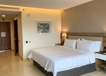Holiday Inn & Suites Puerto Vallarta Marina & Golf by IHG hotel thumbnail 6