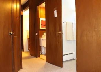 St. Moritz Lodge & Condominiums hotel thumbnail 3