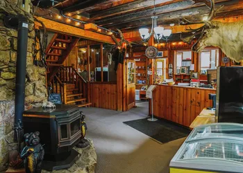 Helmcken Falls Lodge hotel thumbnail 2