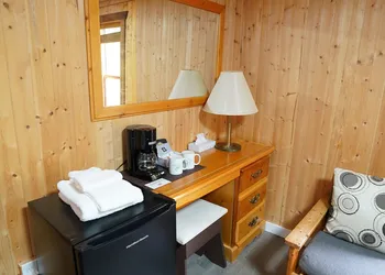 Helmcken Falls Lodge hotel thumbnail 5