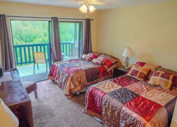 Helmcken Falls Lodge hotel thumbnail 6