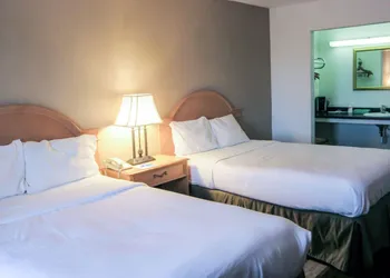 Rodeway Inn Brazil hotel thumbnail 6