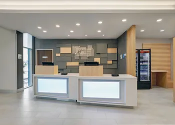 Holiday Inn Express & Suites Collingwood by IHG hotel thumbnail 2