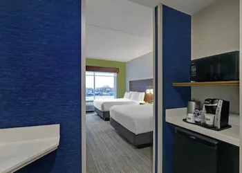 Holiday Inn Express & Suites Collingwood by IHG hotel thumbnail 3