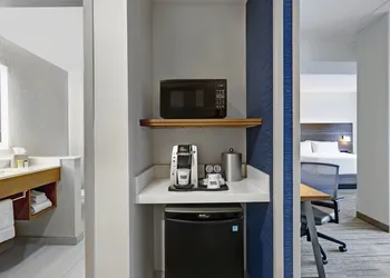Holiday Inn Express & Suites Collingwood by IHG hotel thumbnail 4