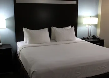 Horizon Inn & Suites - Pearsall hotel thumbnail 8