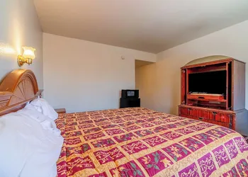 Castle Inn & Suites By OYO Chickasha hotel thumbnail 8