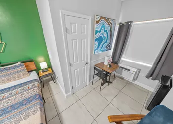 Miami International by Lowkl hotel thumbnail 6