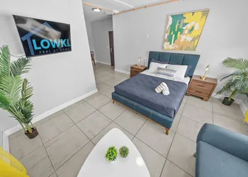Miami International by Lowkl hotel thumbnail 8