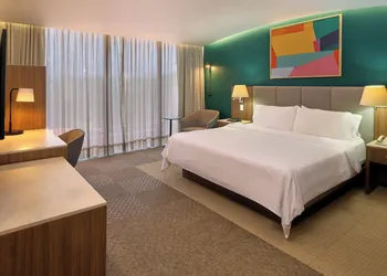 Holiday Inn Hotel & Suites Medica Sur by IHG hotel thumbnail 4