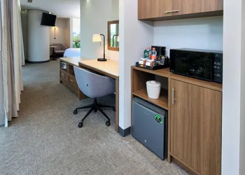 Holiday Inn Hotel & Suites Medica Sur by IHG hotel thumbnail 6