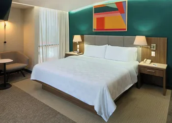 Holiday Inn Hotel & Suites Medica Sur by IHG hotel thumbnail 7