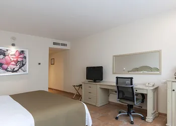 Holiday Inn Ciudad del Carmen by IHG hotel thumbnail 6