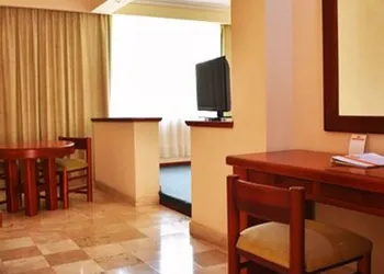 La Posada Hotel & Suites hotel thumbnail 6