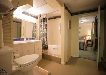 Jewel Lake Bed and Breakfast hotel thumbnail 8