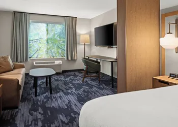 Fairfield Inn & Suites by Marriott Duluth hotel thumbnail 4