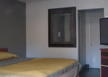 Laurel Inn hotel thumbnail 5