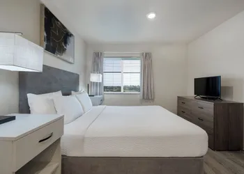 Soka Suites Dallas - Las Colinas hotel thumbnail 5